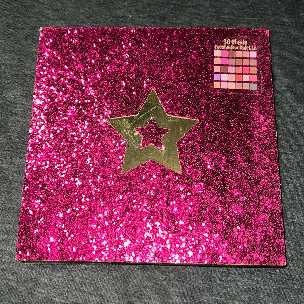 BRAND NEW Cai 30 Shade Eyeshadow Palette